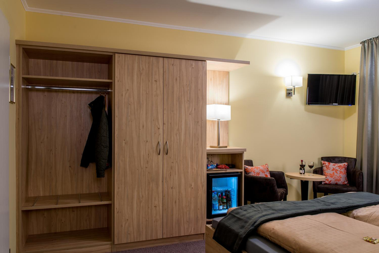 Bedroom 4, Landhotel Zur Post, Odenwaldkreis