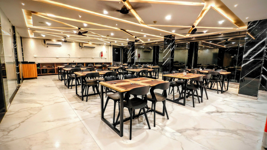 Food & Drinks 5, The Sky Imperial Unity Inn, Narmada