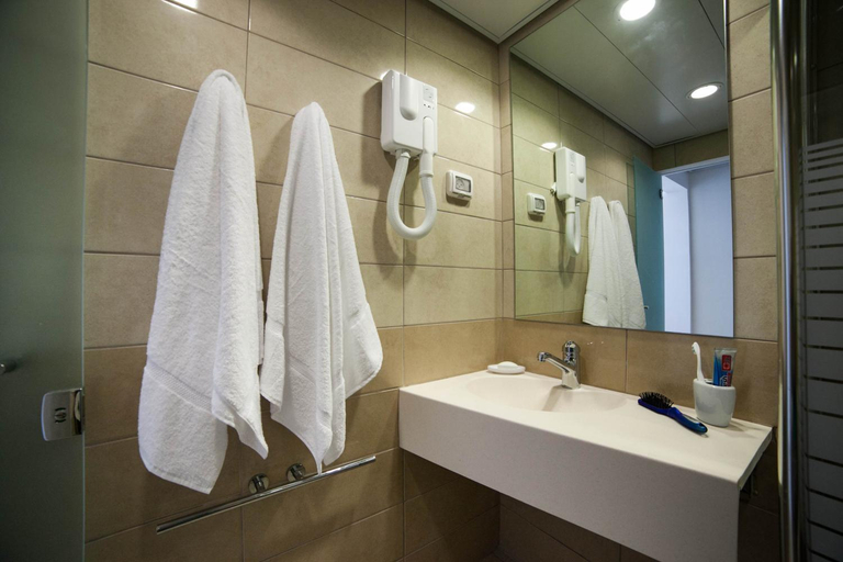 Bathroom 4, Regina Goren Hotel