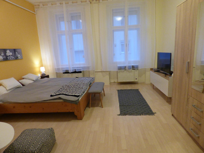 Others 4, Yellow Apartment, Debrecen