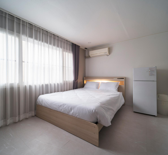 Others 3, Jinsim House in Hongdea, Mapo