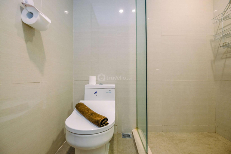 Bathroom 3, Spacious 3BR Apt Casa Grande Residence By Travelio, South Jakarta