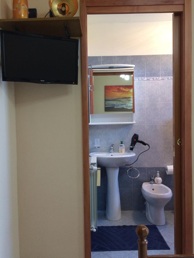 Bathroom 2, Da Donna Rosa, Pisa