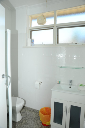 Bathroom, Glenelg Holiday Apartments-Ellis, Adelaide