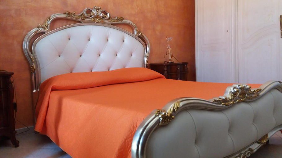 Others 2, B&B Lady Jolanda, Lecce