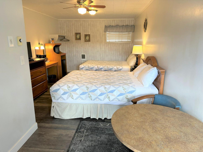 Bedroom 3, Myrtle Lane Inn, Coos