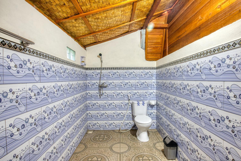 Bathroom 7