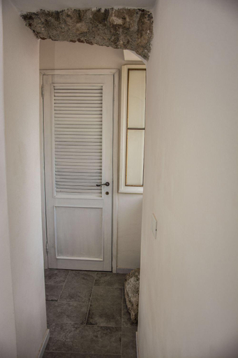 Others 5, Apartment Sotto Il Santo, Savona