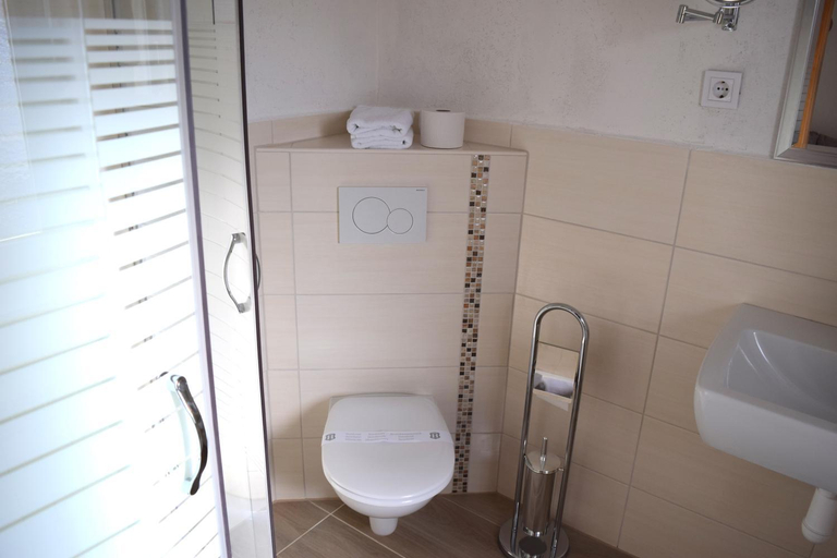 Bathroom 2, Hotel Tannenhof, Regen