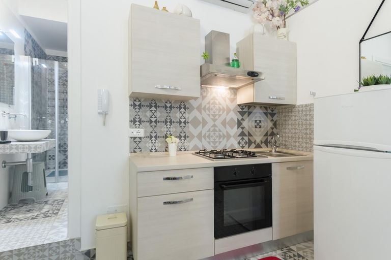 Others 2, Maison Rudy - by Annet, Lecce
