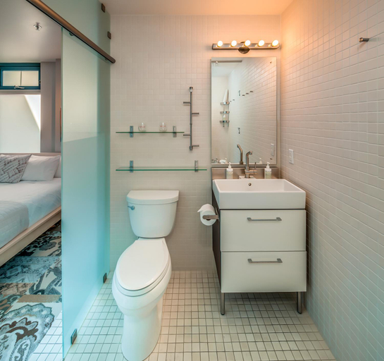 Bathroom 3, Island Inn at 123 West, San Juan