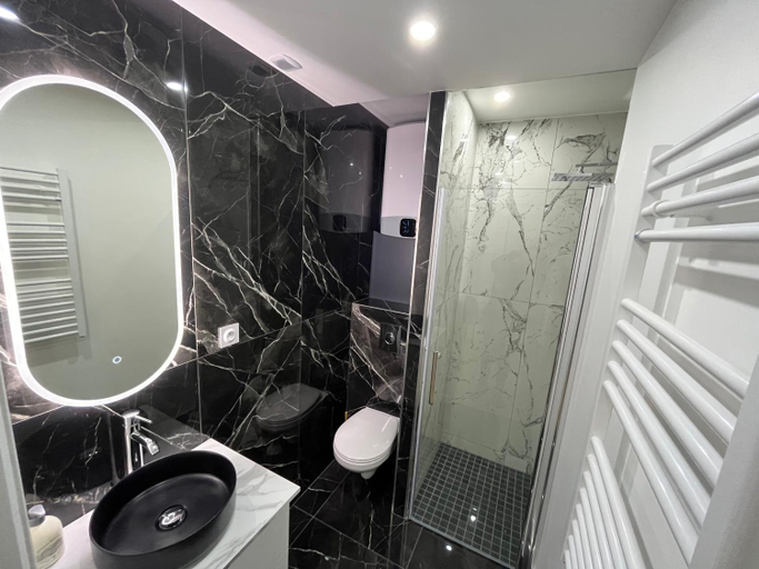 Bathroom 2, Appartement Luxe Jaune, Loire