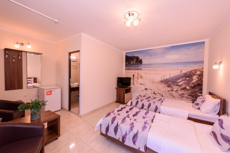 Bedroom 2, Complex Lorena, Navodari