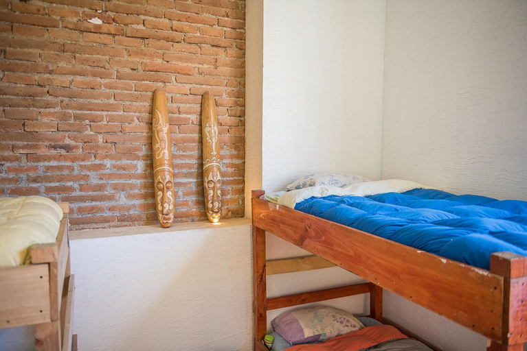 Others 2, Hostal Licanantay, Valparaíso