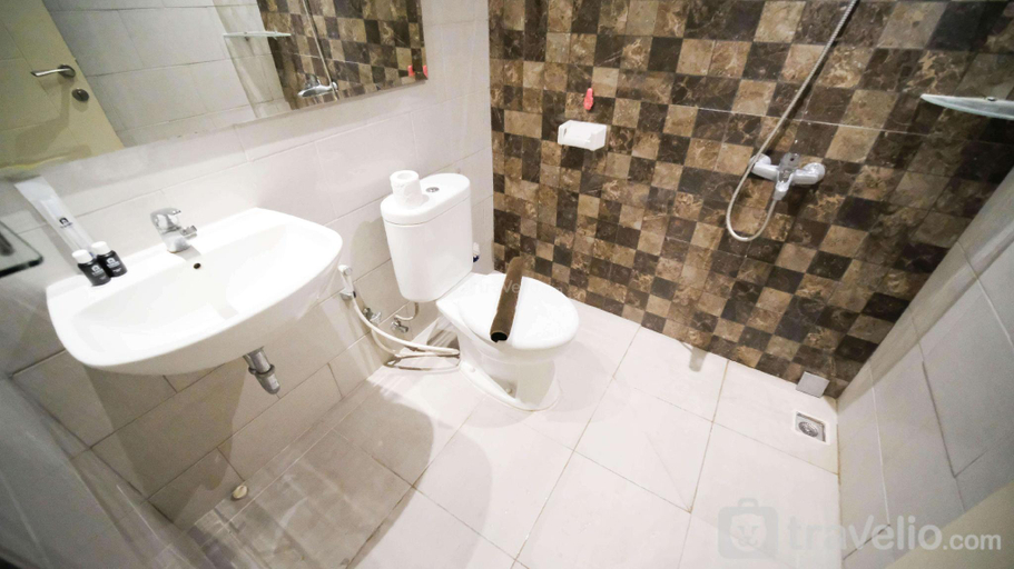 Bathroom 3, Simple 2BR Anderson Supermall Mansion By Travelio, Surabaya