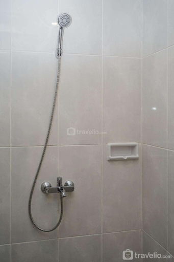 Bathroom 5, Comfort Living Studio Serpong Garden By Travelio, Tangerang