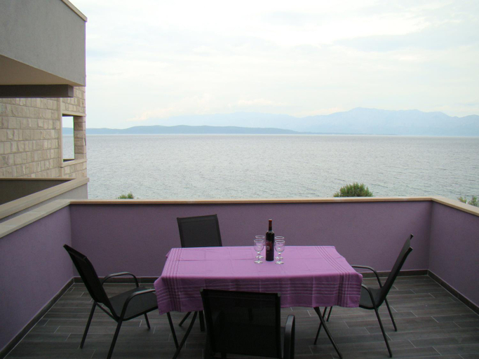 Others 3, Apartments Dubas, Trpanj