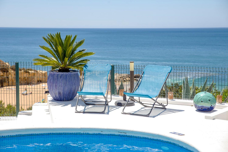 Sport & Beauty 2, Beachfront Villa - Private Beach Access - Walk Everywhere without car - pool & jacuzzi, Albufeira