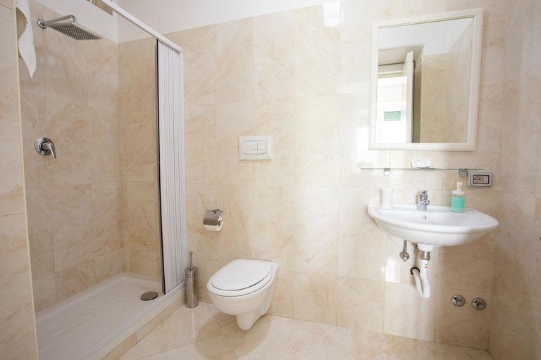 Bathroom 1, Blunotte Potenza, Potenza