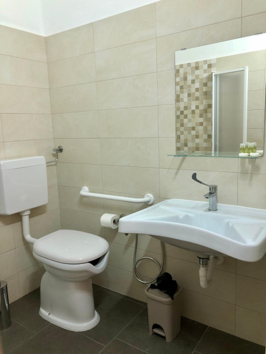 Bathroom 22