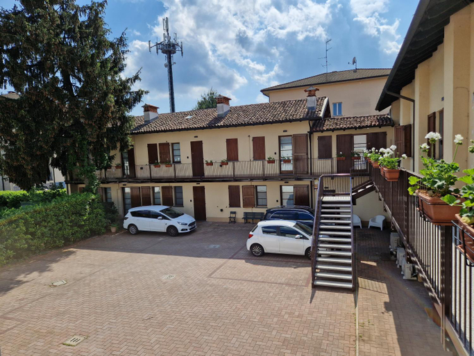 Others 3, Residence il Cascinetto, Pavia