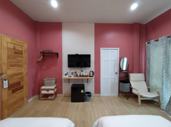 3, Morinaka Craftfe & Poshtel, Phang Khon