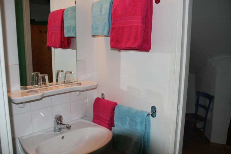 Bathroom, Hotel Auberge du Combaire, Aveyron