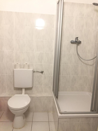 Bathroom 3, Pension Dreilinden Hannover GmbH, Region Hannover