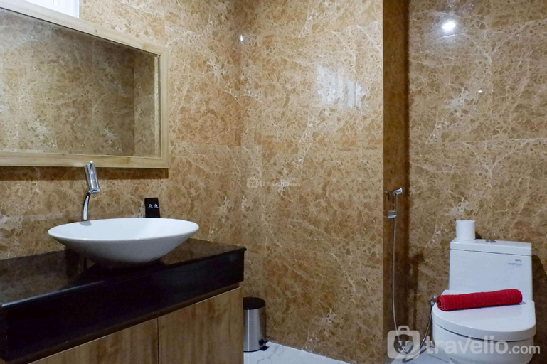 Bedroom 2, Elegant 3BR at Grand Sungkono Lagoon By Travelio, Surabaya