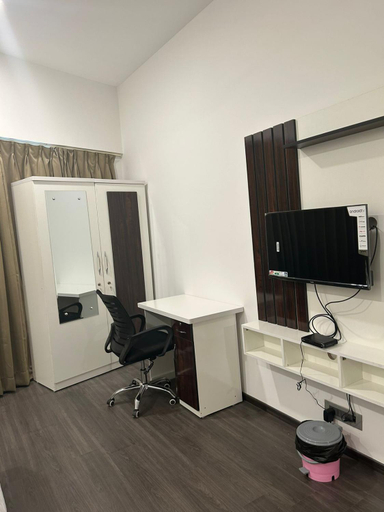 1, Seandee - Lush Private Rooms in Viman Nagar, Pune