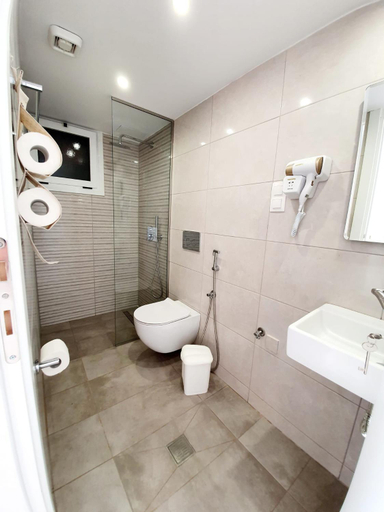 Bathroom 2, Eva Ivoni apartments, Crete