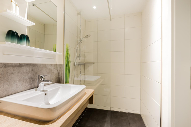Bathroom 3, Hotel DH -Deutsches Haus-, Emden