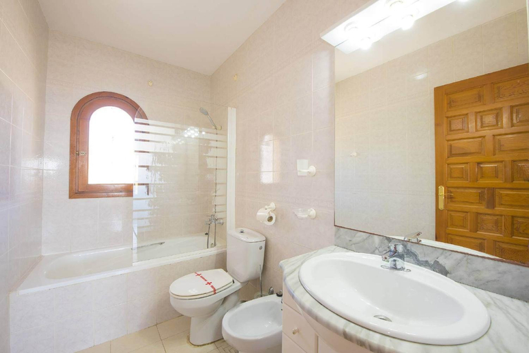 Bathroom, Villa Cactus - PlusHolidays, Alicante