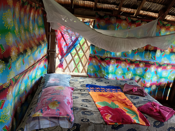 Bedroom 3, Glowing view tree house and Bangalow, Whitesands