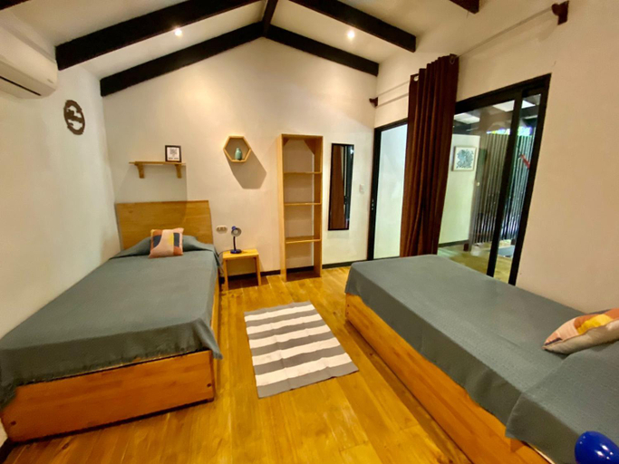 Others 5, Santeria Lodge, Puntarenas