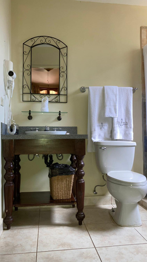 Bathroom 4, Los Altos Apartments & Studios, Managua