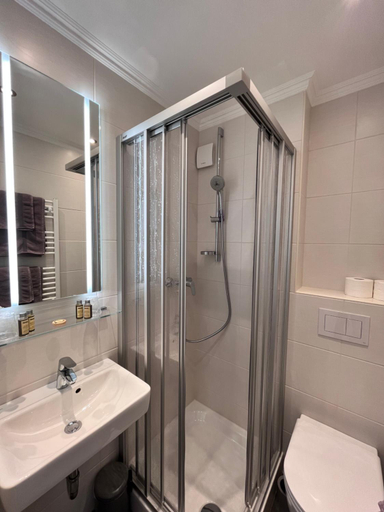 Bathroom 5, Hotel Paula Norderney, Aurich