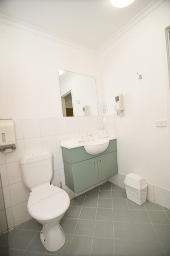 Bathroom 4