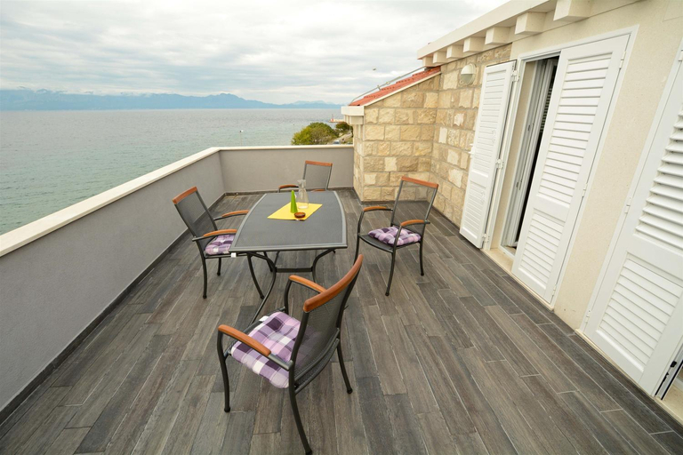 Others 4, Apartments Dubas, Trpanj