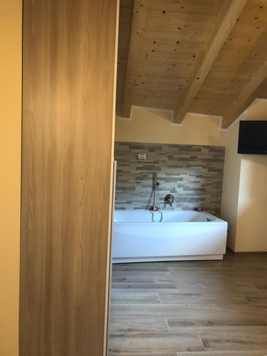 Others 3, B&B Butterfly, Trento