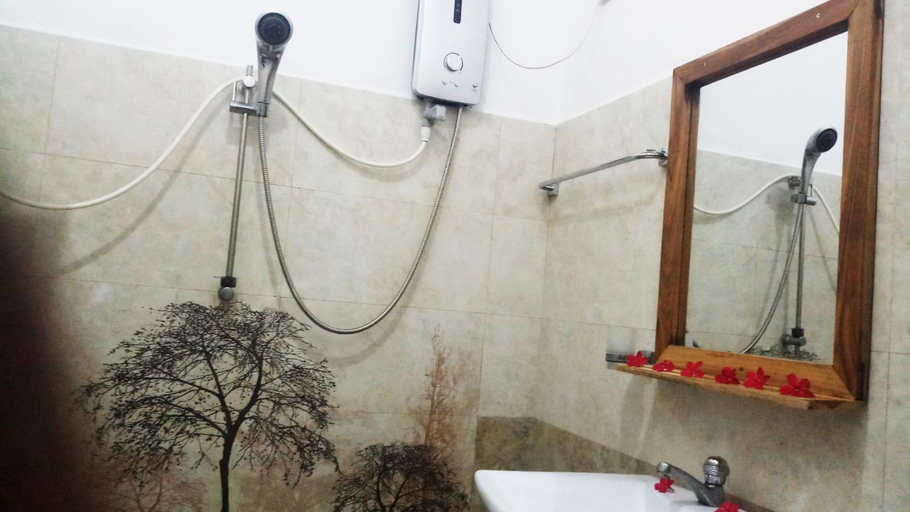 Bathroom 3, Eagle Homestay, Tangalle