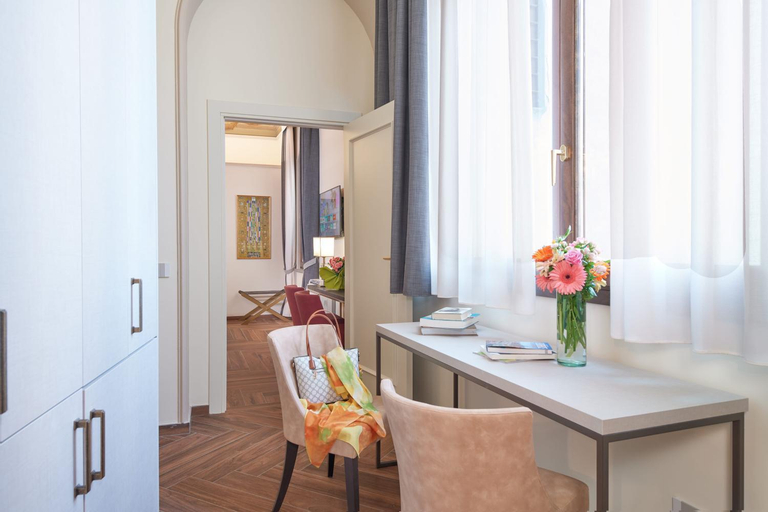 Others 5, Residenza Mondragone, Florence