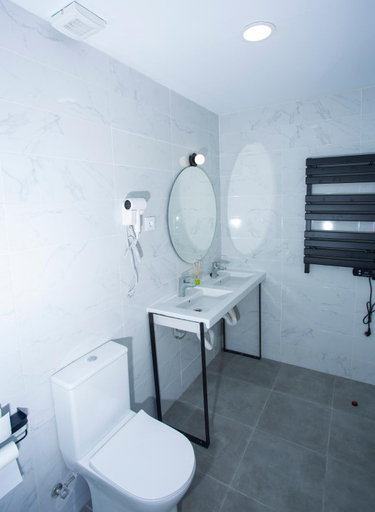 Bathroom 3, SG ROOMS, Toledo