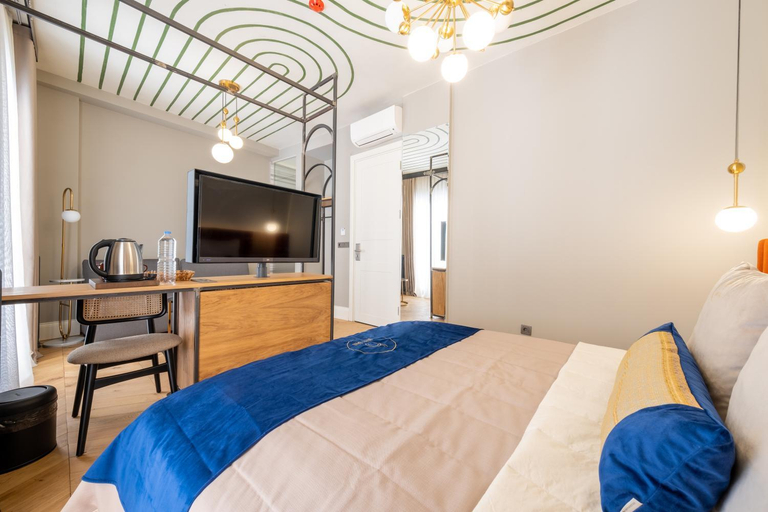 Bedroom 3, Balo, Beyoğlu