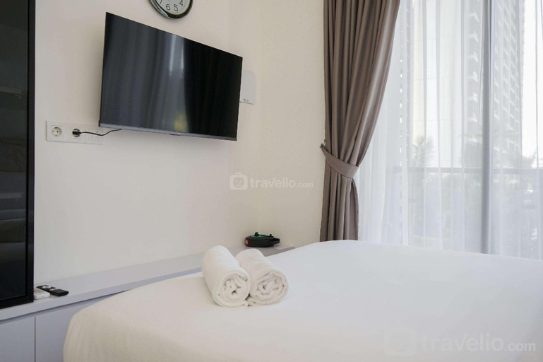 Elegant and Comfy Studio Sky House BSD By Travelio, South Tangerang