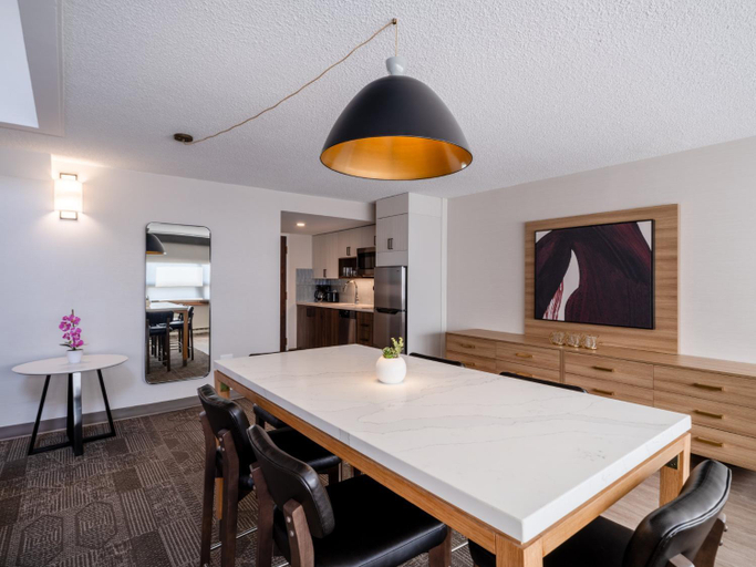 Dining Room 9