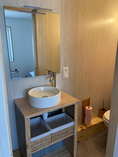 Bathroom 19