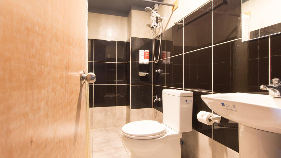 Bathroom 25