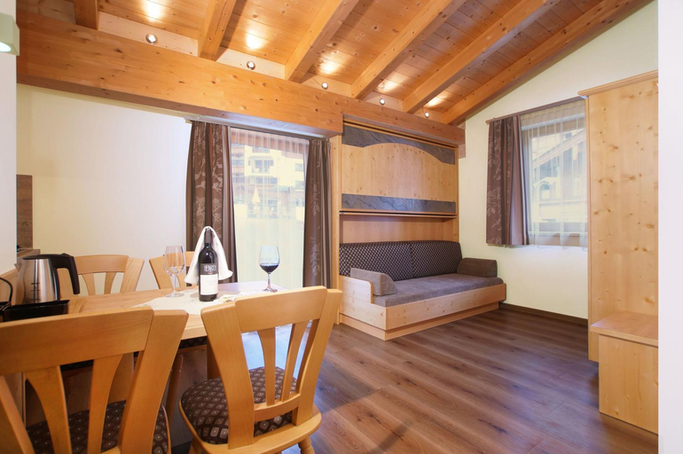 Others 5, Haus Hintertux, Schwaz