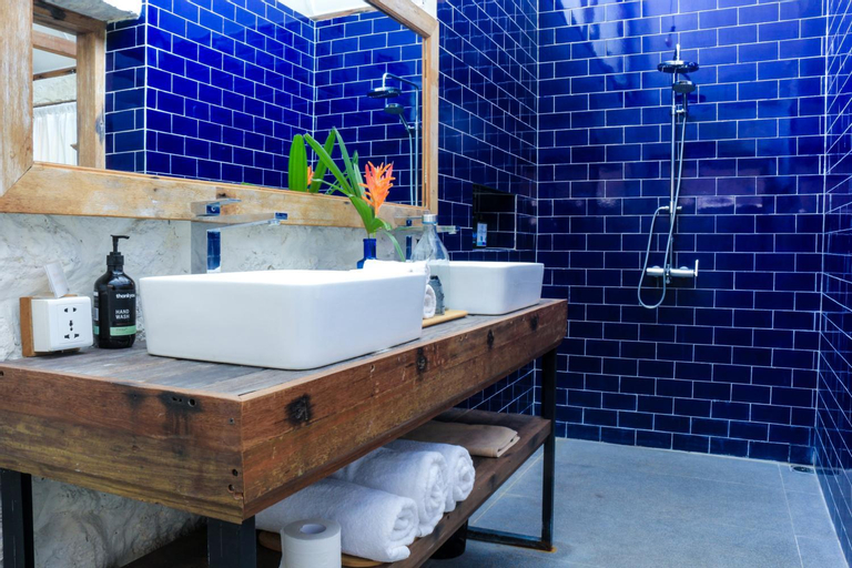 Bathroom 15